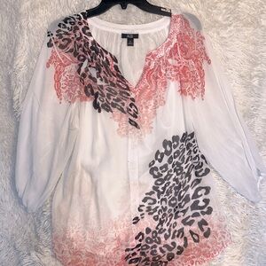 Printed white chiffon quarter sleeve shirt.